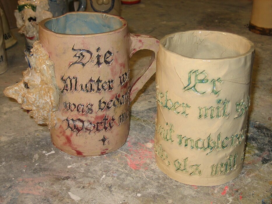 Er geht lieber mit gemeinen Leutten, mit mahlers und musicanten umb, als mitt etwaß rechts

(alter Spruch in der Schreibweise)