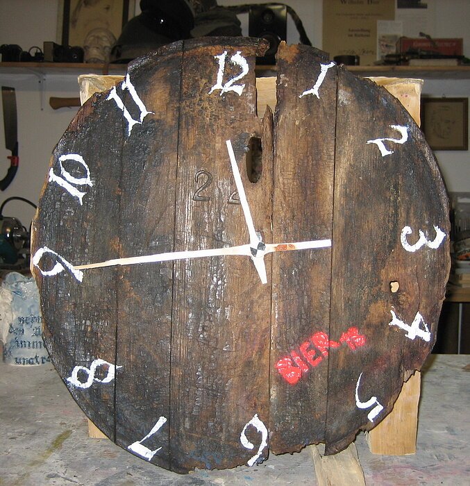 Uhr aus altem Bierfassdeckel  45cm