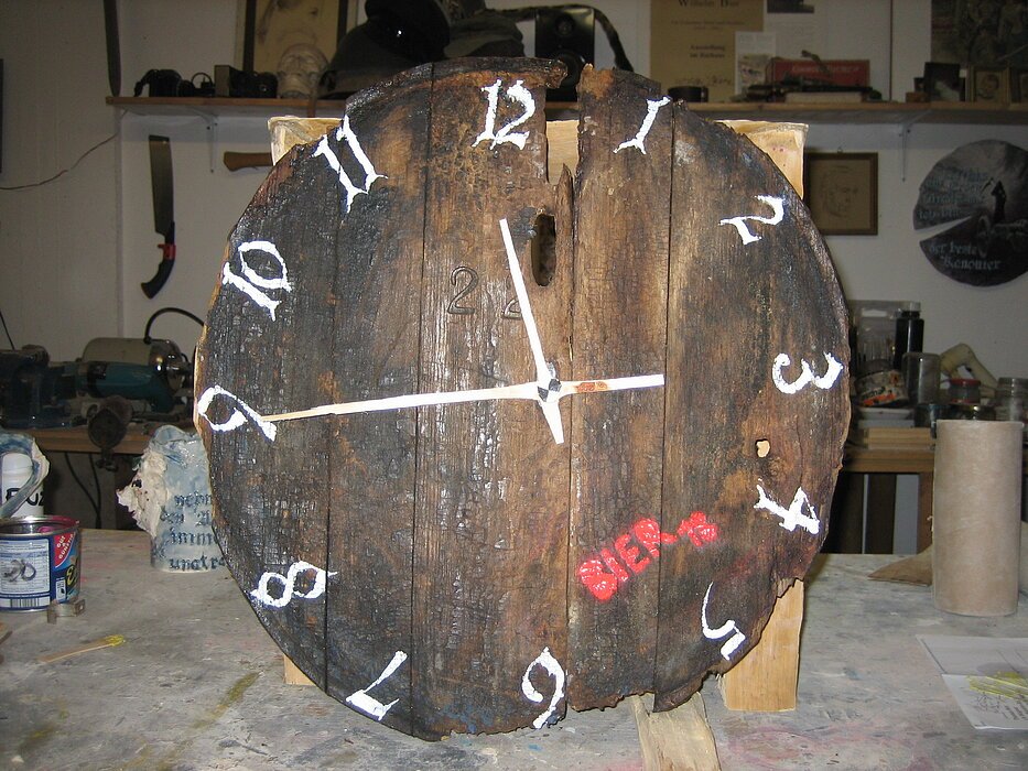 Uhr aus altem Bierfassdeckel  45cm